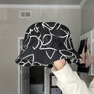 Black and white patterned bucket hat
